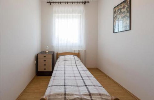 Gorgeous Apartment In Umag With Wifi - Photo 15