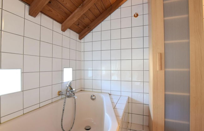 Luxury House with Indoor Pool, Sauna, Hot Tub - Photo 23