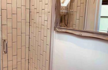 Luxury Attic Studio, heart of Uppermill, Saddleworth - Foto 7