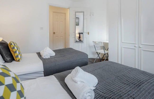 2 Bed Apartment Sleeps 5 - Wifi, Free Parking - Photo 6