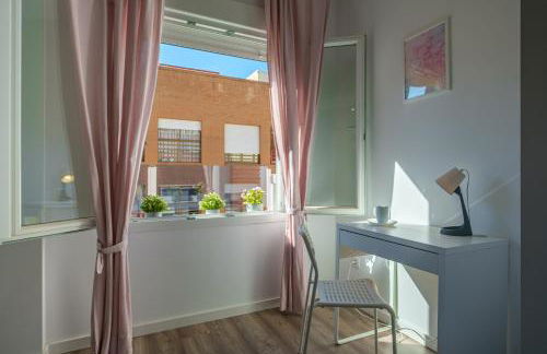 Modern, Stylish Apartment - Photo 10