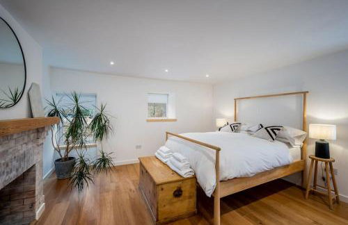 Spacious & Stylish StoneHous Cottage - Photo 6