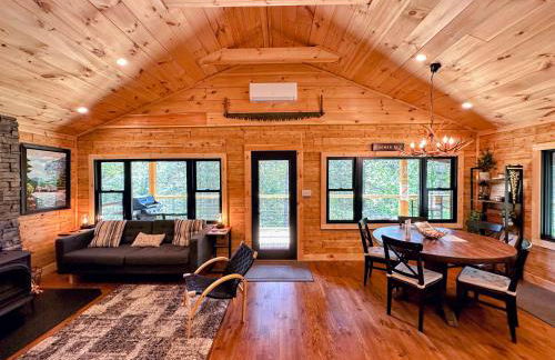 5R Cozy log chalet in fantastic location. Ski, snowshoe, fish, explore! AC, pet friendly! - Photo 33