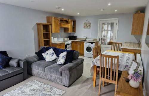 The Little Red Door - Photo 4