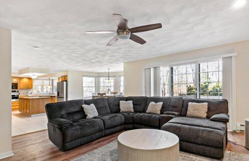 Entire Saunderstown Home with Pool - Foto 30