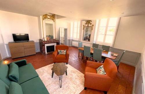 Villaret - Très spacieux en Coeur de Ville - 2ème étage - Photo 1