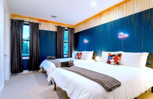 Queens Gambit - 7 Minutes from Downtown - Sleeps 16 - Foto 27