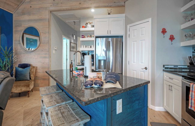 Waterfront, Shared Boat Dock & Pool w/ Views Ariels Grotto by Avantstay - Foto 17