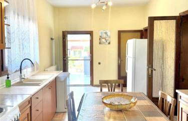 Saltos Village House - Peaceful Poolside Retreat - Foto 8