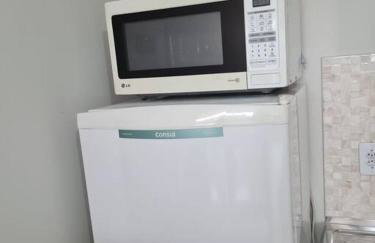 Kitnet 306 centro, com linda vista janela, tv smart - Foto 12