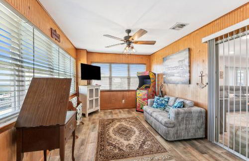 Port Sulphur Retreat with 2 Balconies and Arcade - Foto 8