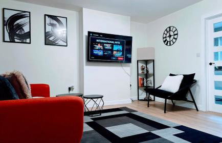 Modern 3 Bed House with Parking for Families and Contractors - Foto 1