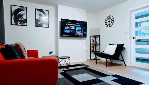 Modern 3 Bed House with Parking for Families and Contractors - Foto 1