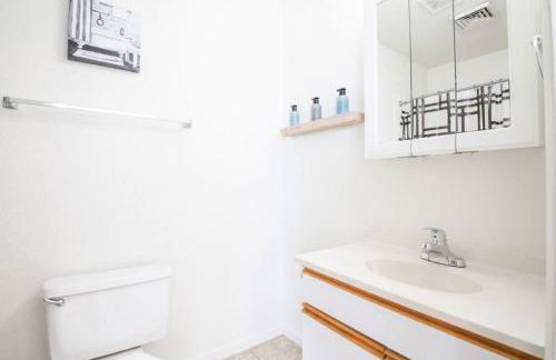 GRAUHAUS Tasteful 3BD with KING bed in Pekin - Foto 7