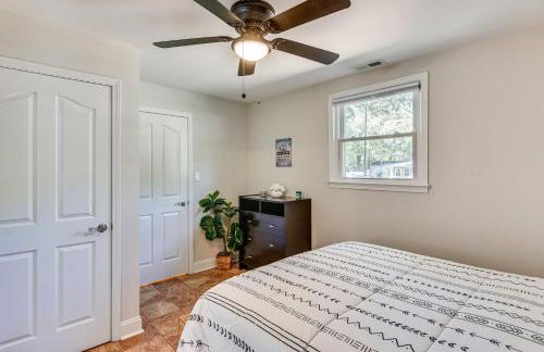 Lakeside Cedar Pines Bungalow 5 Mi to Main St! - Foto 11