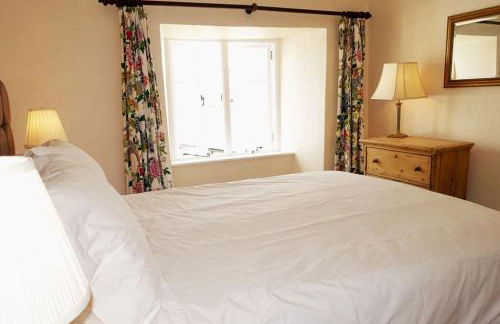 Holly Cottage - characterful cottage a stones throw from river Dart with front & back patios - Foto 17