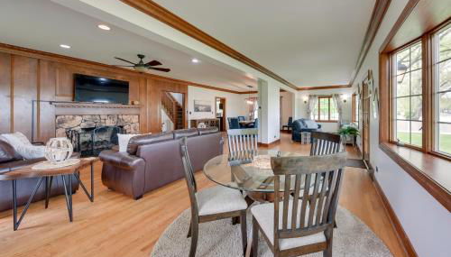 Pistakee Lake Estate with Boat Dock and Hot Tub! - Foto 5