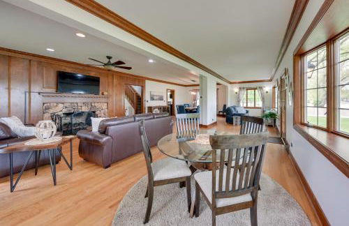 Pistakee Lake Estate with Boat Dock and Hot Tub! - Foto 5