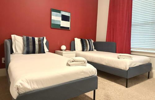 Birdsong Bungalow - Hot Tub, Game Room, Fire Pit - Foto 35