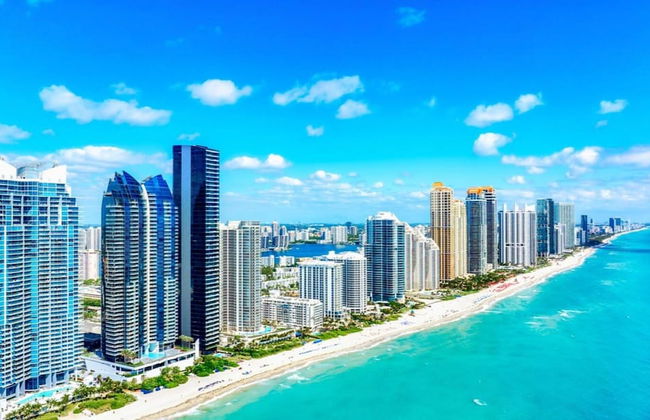 Modern 2-bedroom Retreat Near Beach Airport - Foto 16