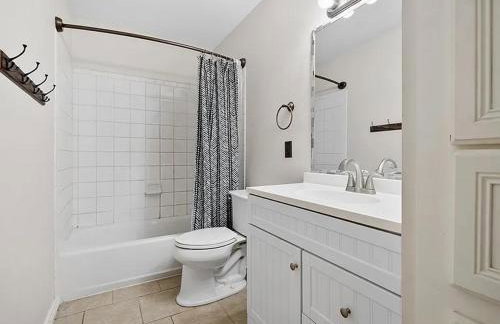 4 Bedroom 2 bath Beautiful spacious home for rent 1300 a month - Photo 2