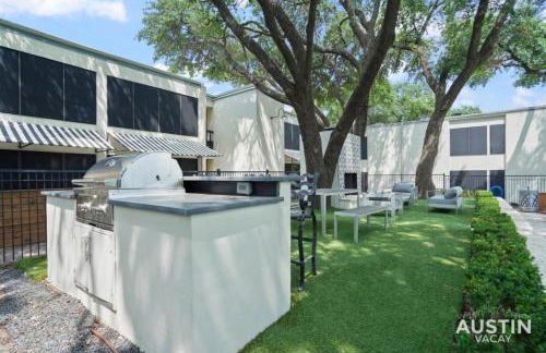 Spacious 2 Apt Combo Sleeps 12 Pool and Pets - Photo 55