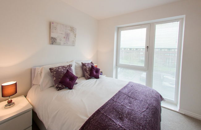 Campbell Park by ShortstayMK - Photo 4