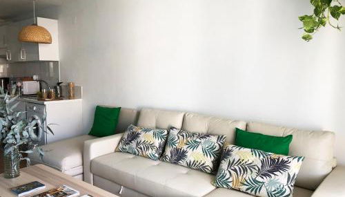 New Stunning Seaview Apartment with lovely balcony - Photo 3