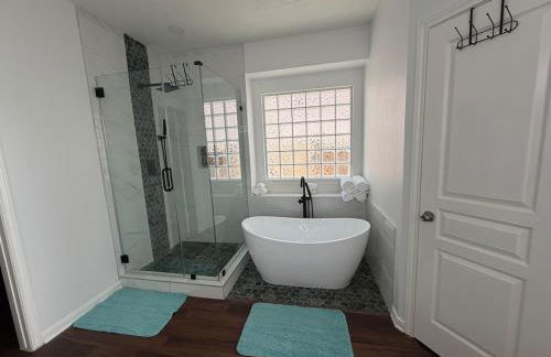 Luxury Lakefront 4BR - Corporate & Extended Stay Friendly - Foto 37