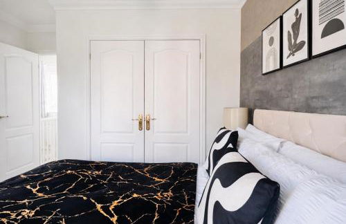 Spacious 4BR House Canterbury with en-suite and Free Parking - Long Stays - Foto 9