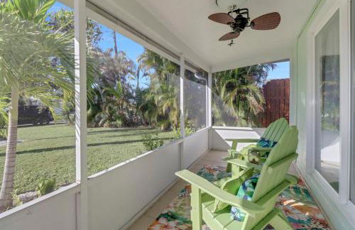 Little Beach House w/ POOL&SPA - 5 minutes to Vanderbilt Beach (Pet Friendly) - Photo 31