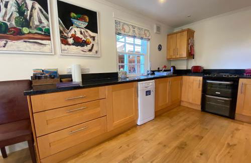 Private detached cottage sleeps 4 - Photo 6