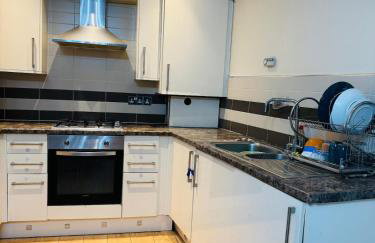 Charming 2 Bedroom Flat with Urban Views - Foto 24