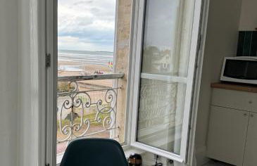 Sunny Apt on D-Day Beach with Parking - Foto 18