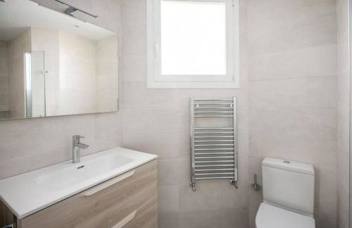 Bright apartment with A/C, parking optional - Foto 10