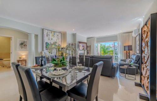 5 star Luxury Palmview apartment with large terrace and communal pool - Foto 16