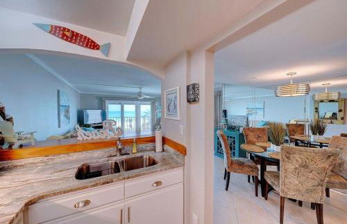 Mariner East #201 1 BR 2 BA Amazing Balcony! - Foto 1