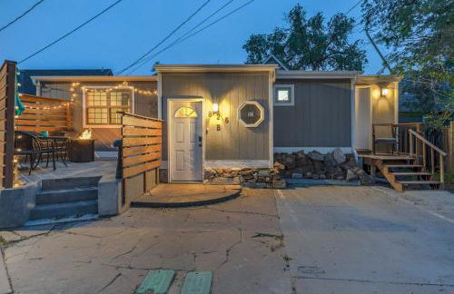 Walkable Downtown Stay with Fire Pit - Foto 1