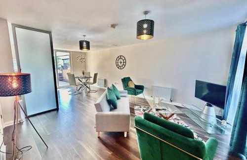 Cute 3 Bedroom House Near Etihad Stadium and CoOp arena with parking - Foto 4