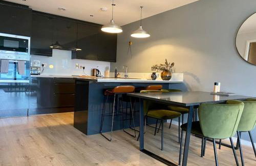 Luxury apartment close to Theatre, Barbican & Hoe 2 kings or 4 single beds secure covered parking - Foto 4