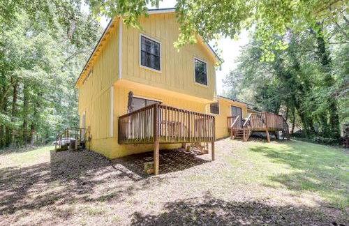 Fairburn Home w/ 2 Decks, Grill & Outdoor Dining! - Foto 2