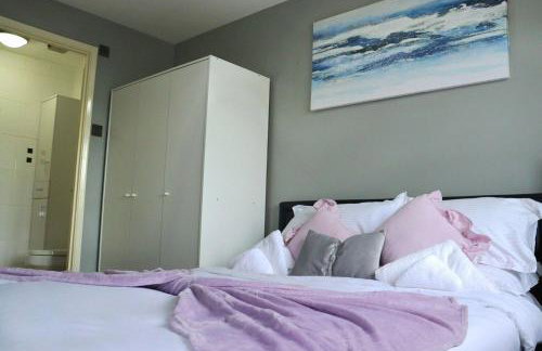 Heathrow Modern House with Parking & Fast WiFi - Foto 4