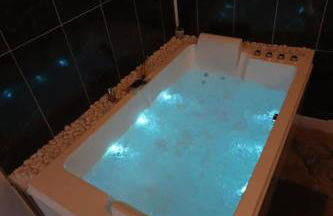 Suite bien être - jacuzzi et sauna / love room - Foto 34