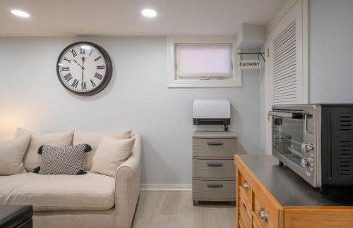 3Bed 2Bath Luxury Lake House on Myers Bay Private Pier Beach Firepit and Deck - Foto 44