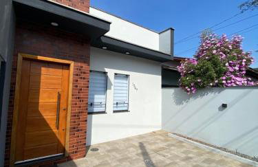 Casa térrea ampla, perfeita para a sua hospedagem - Foto 1