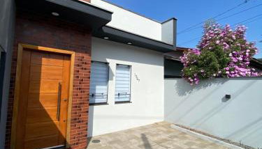 Casa térrea ampla, perfeita para a sua hospedagem - Foto 1