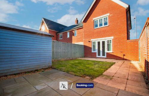 2 Bedroom House By AR Properties Short Lets & Serviced Accommodation Colchester with Garden - Foto 26