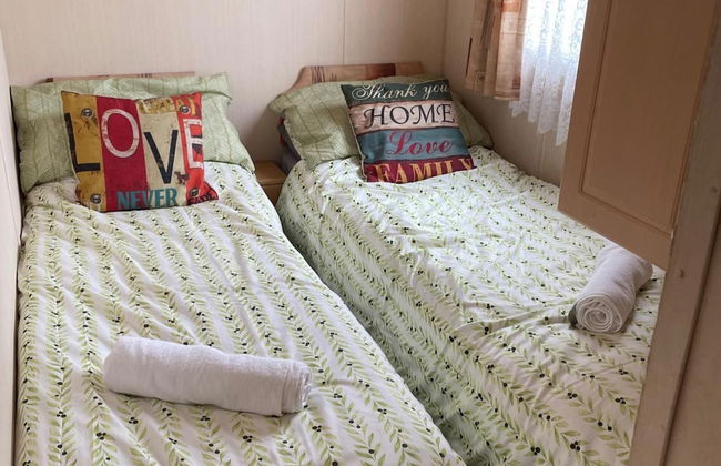 Cozy Camber Caravan 3 Bedroom Retreat With Decking - Foto 3