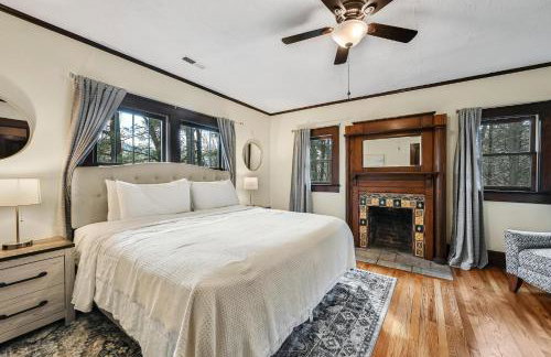 Unique Cabin With Hot Tub Close to Town - Foto 26