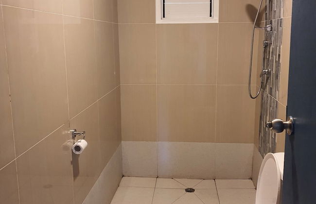 Master Bedroom with Shared Kitchen - Photo 25